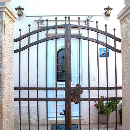 Apartment Adriatic Vitus - Free Private Parking Bol